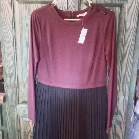 💗NWT💗 LOFT Long Sleeve Pleated Midi Dress, Burgundy and Black, Size Medium - Picture 8 of 11
